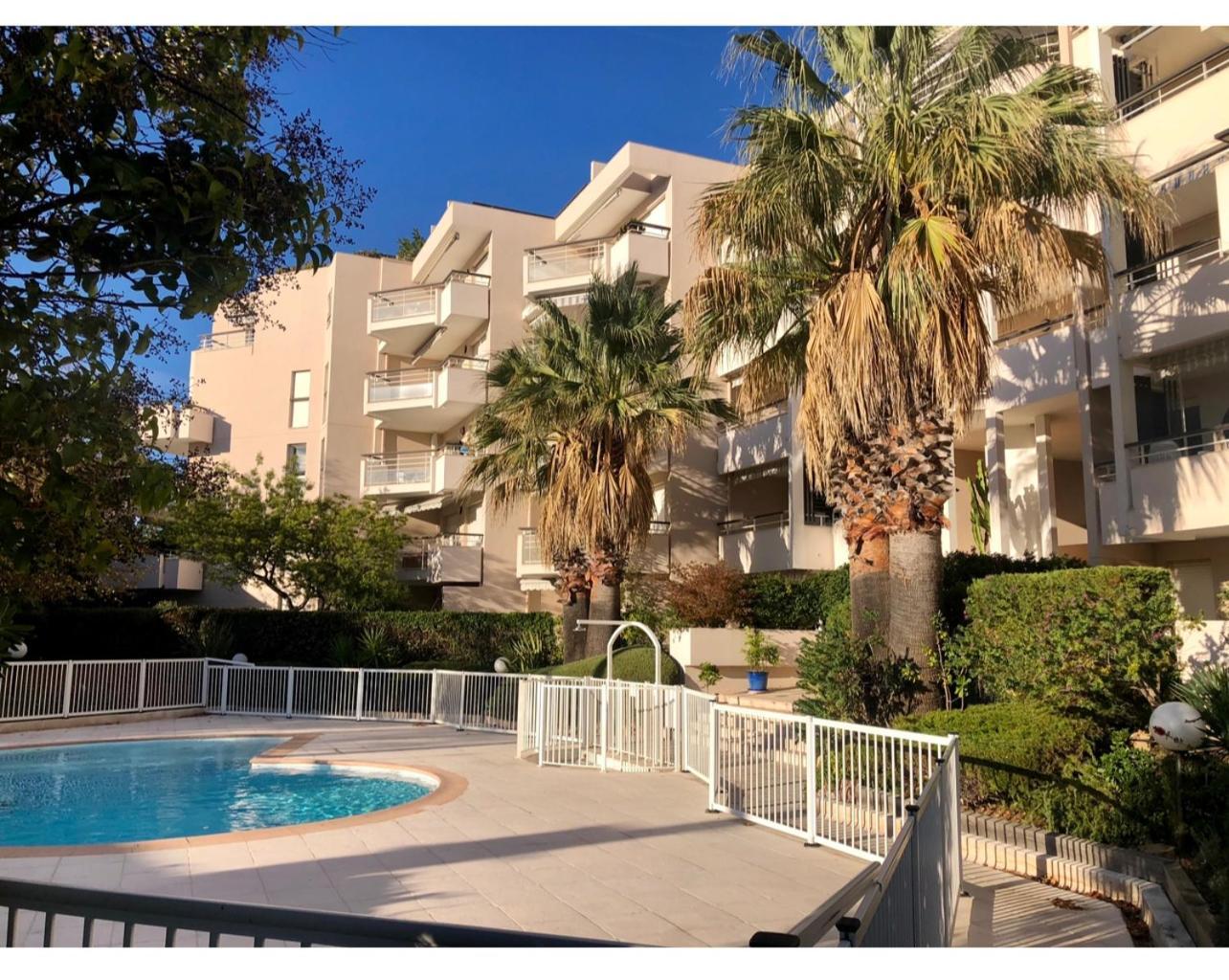 Superbe Appartement Avec Piscine Au Bord De La Mer Saint-Raphaël المظهر الخارجي الصورة
